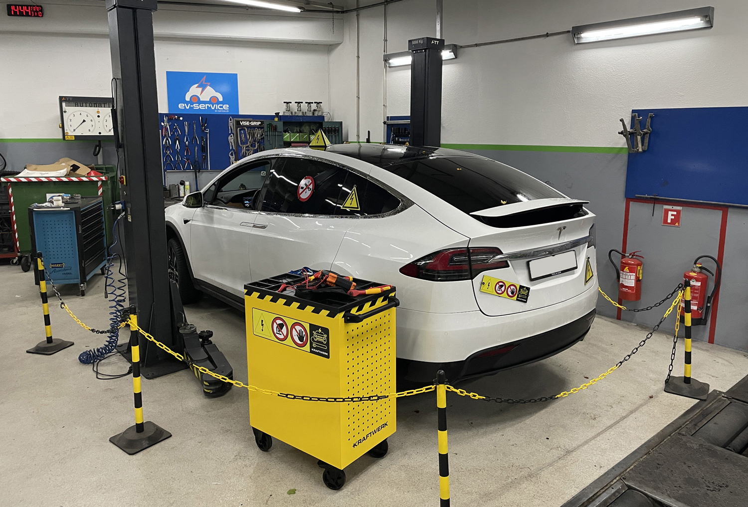 GaragedeLaCroix-Electriques-Tesla-Electric-wow-004-2