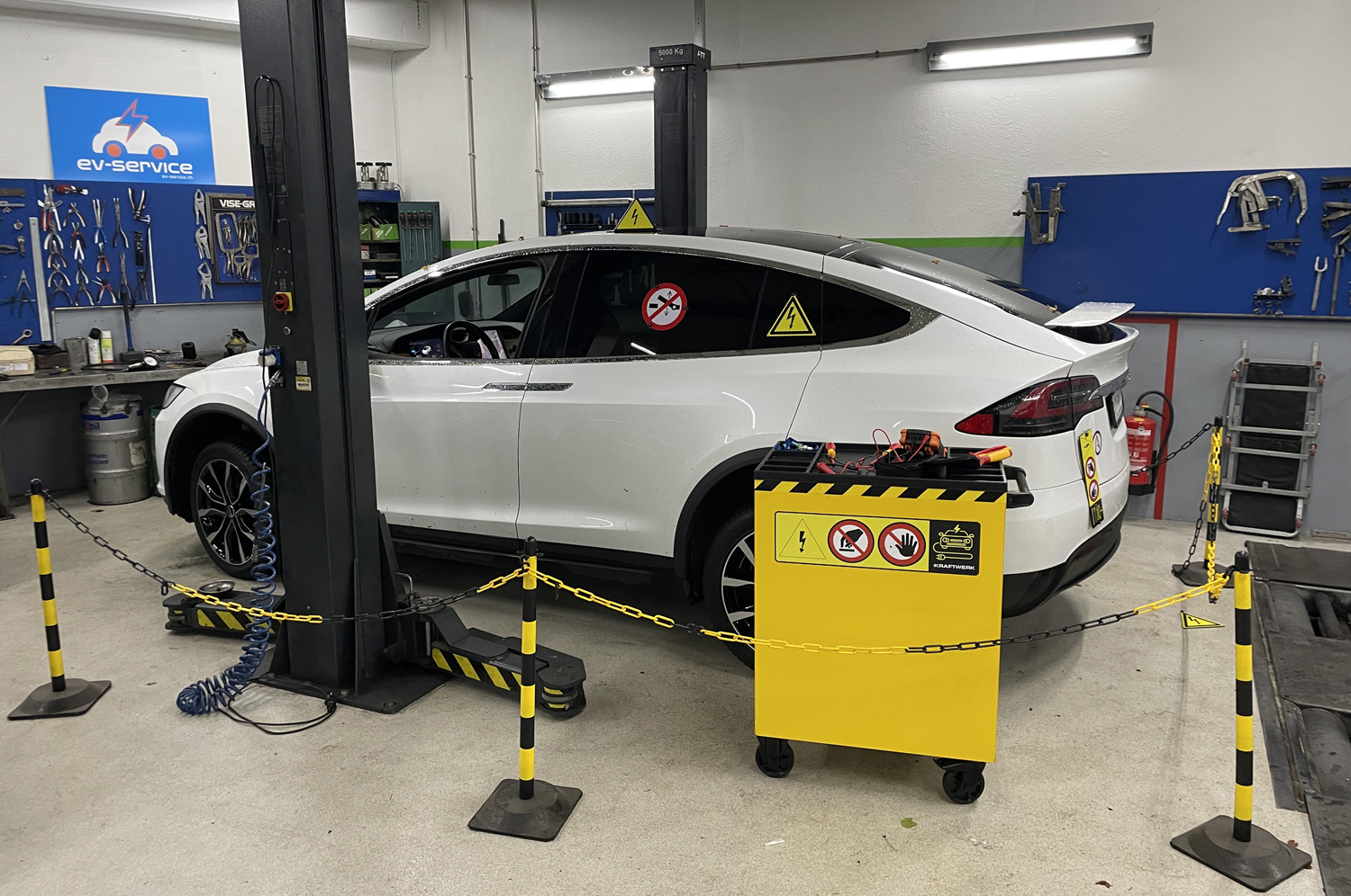 GaragedeLaCroix-Electriques-Tesla-Electric-wow-005